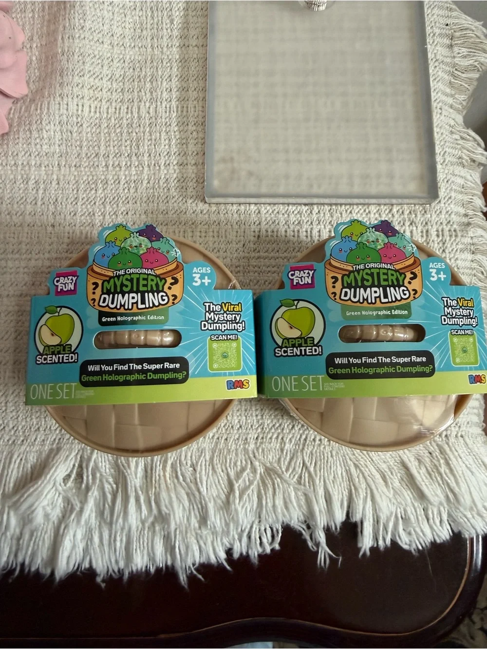 Mystery Dumpling Apple Scented Toy Set - Green Holographic Edition (2)